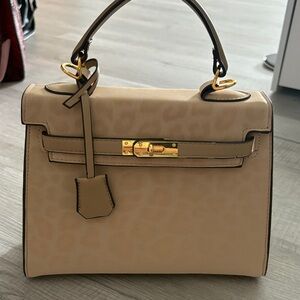 Elegant Tan Handbag